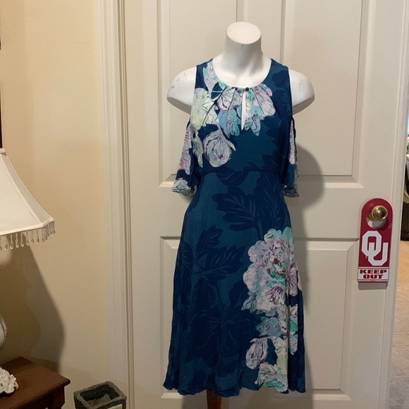 Maeve Anthropology Elie Midi Floral dress. Size 6. - Picture 2 of 13